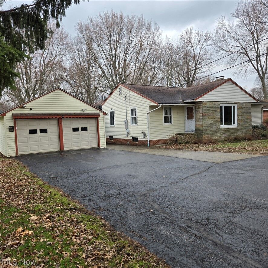 Property Photo:  38700 Johnnycake Ridge Road  OH 44094 
