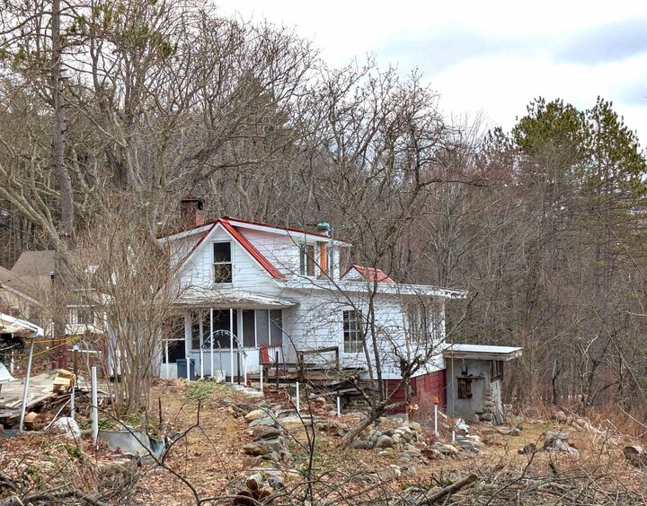 Property Photo:  374 Burton Highway  NH 03086 