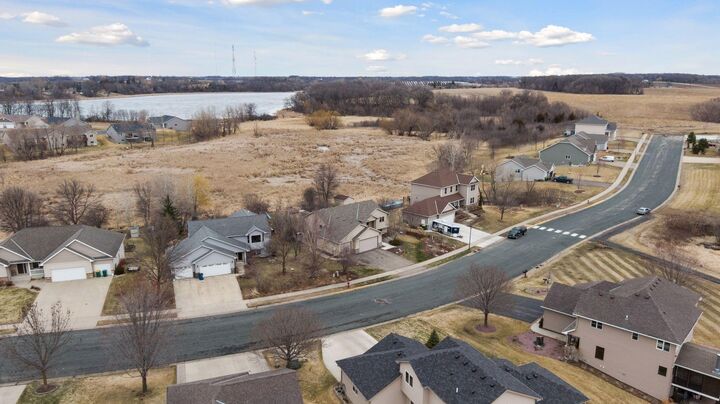 Property Photo:  1040 Preserve Boulevard  MN 55397 