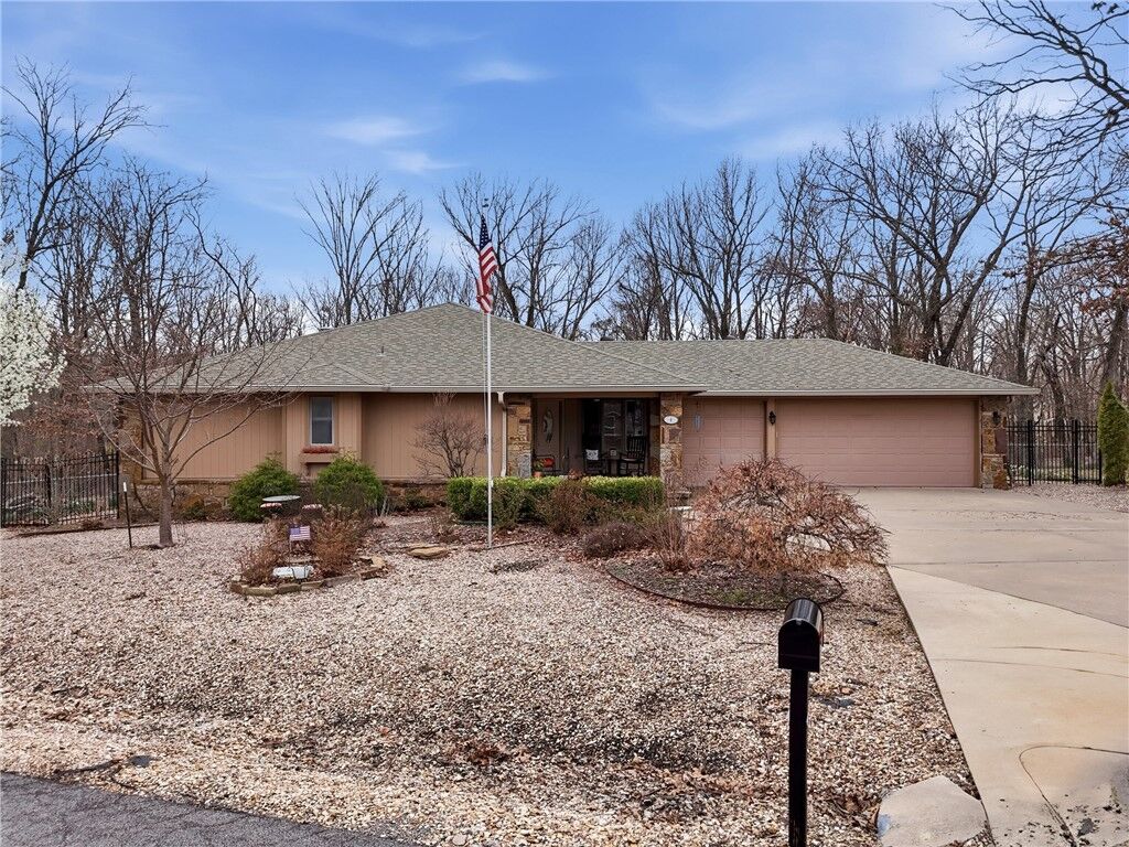 Property Photo:  4 Huskins Place  AR 72715 