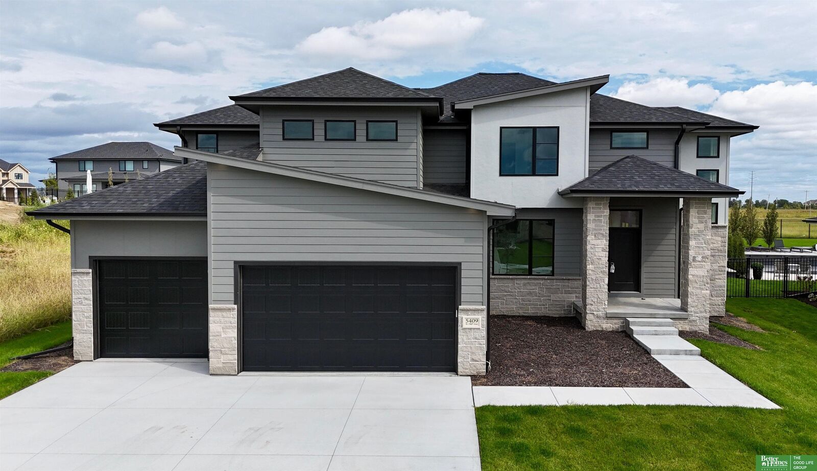 Property Photo:  5409 N 196th Avenue  NE 68022 