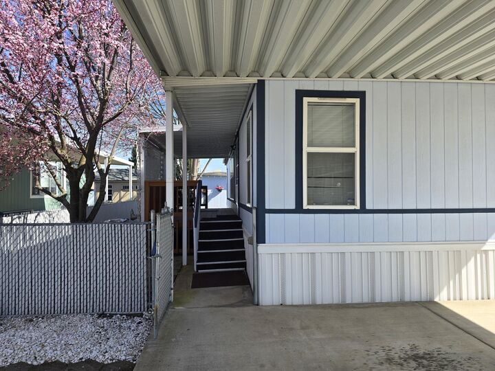 Property Photo: 3501 Avenue C Spc 19 OR 97503