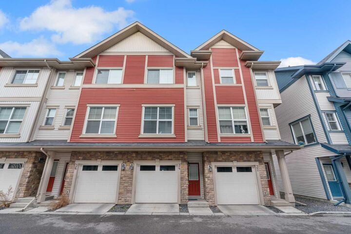 Property Photo:  34 New Brighton Point SE  AB T2Z 1B6 