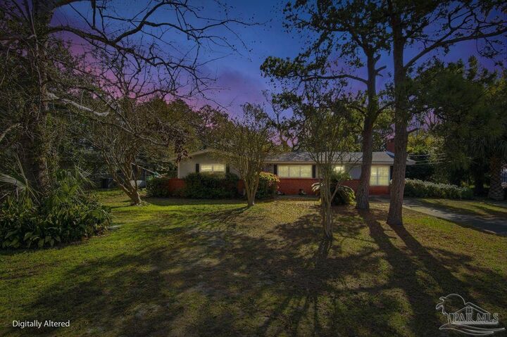 Property Photo:  402 Navarre St  FL 32561 