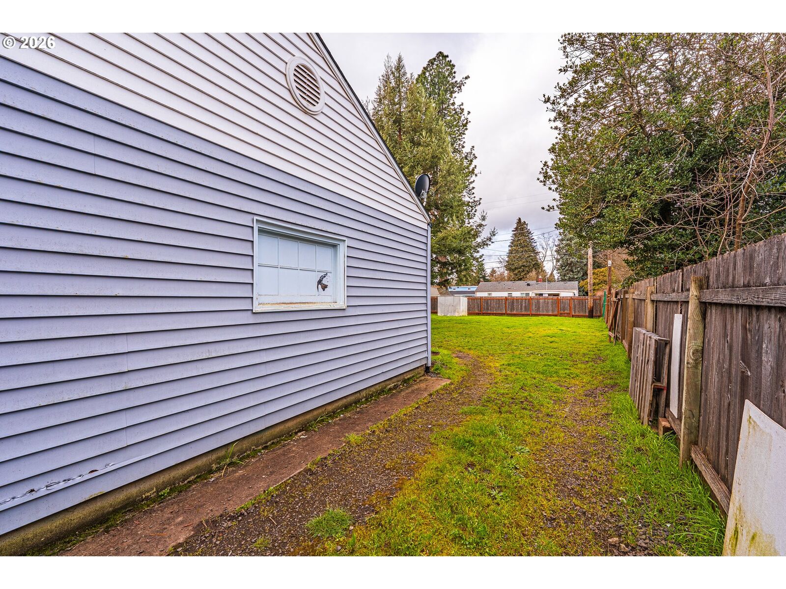 Property Photo:  630 Gilbert St  OR 97402 