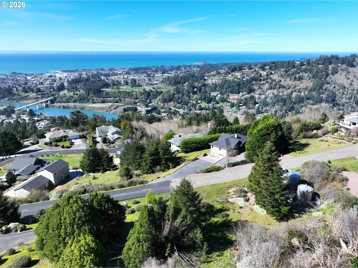 Property Photo:  98007 Crown Terrace 7  OR 97415 