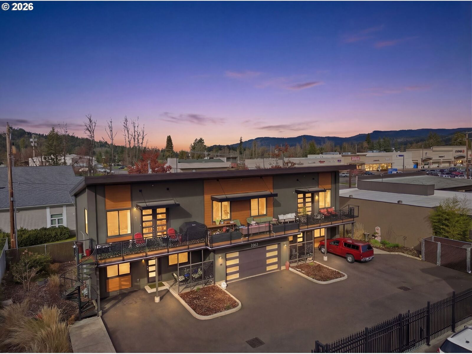 Property Photo: 1308 E Main St OR 97424