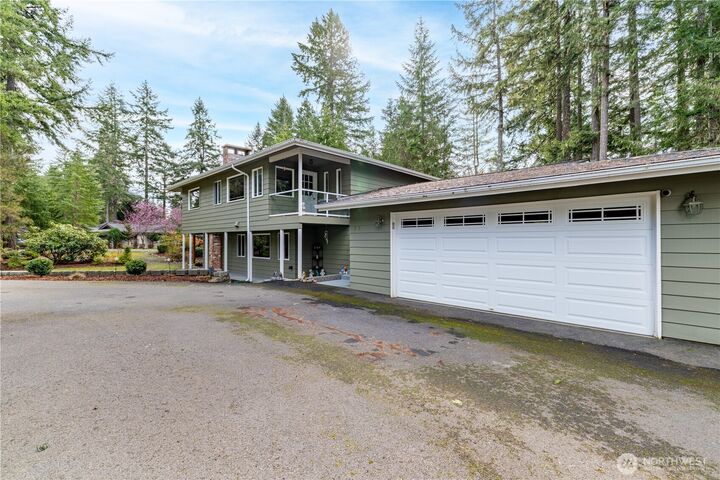 Property Photo: 530 E Country Club Drive E WA 98592