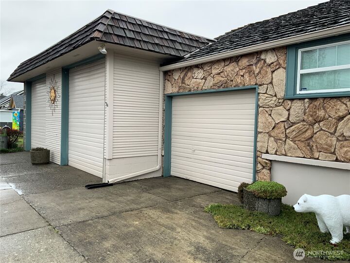 Property Photo:  415 S Oak Street  WA 98531 