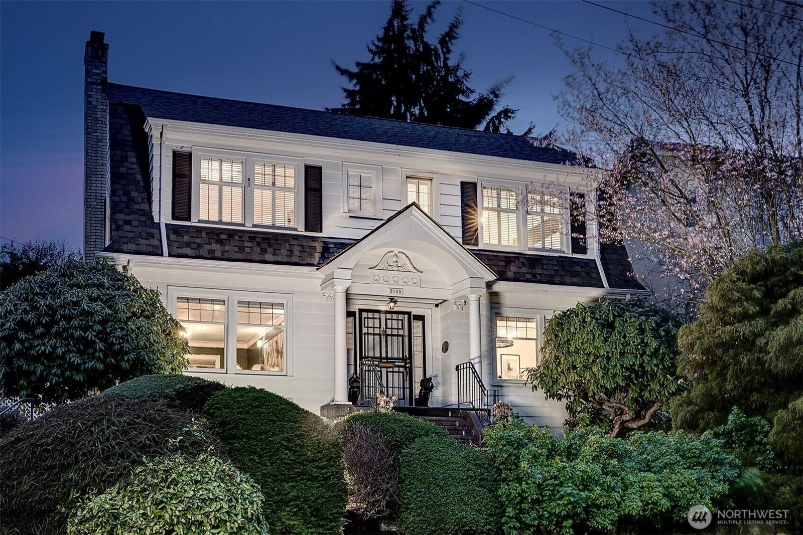 Property Photo:  2103  5th Avenue N  WA 98109 