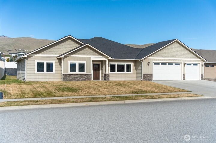 Property Photo:  819  Autumn Crest Drive  WA 98801 