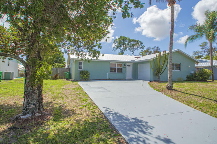 Property Photo: 480 SE Evergreen Terrace FL 34983