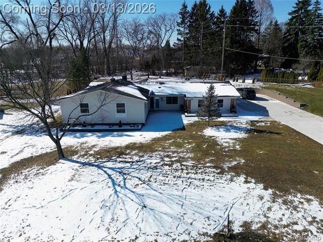 Property Photo: 38309 Southfarm Lane MI 48167