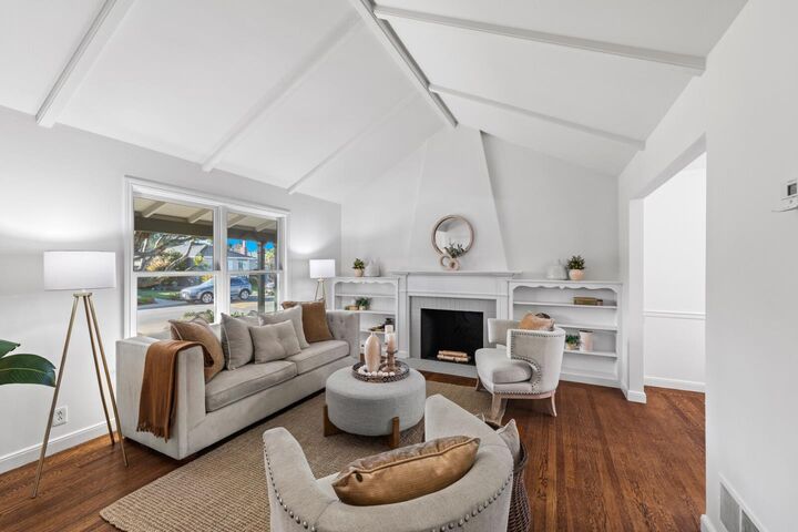 Property Photo:  818 West Grant Place  CA 94402 