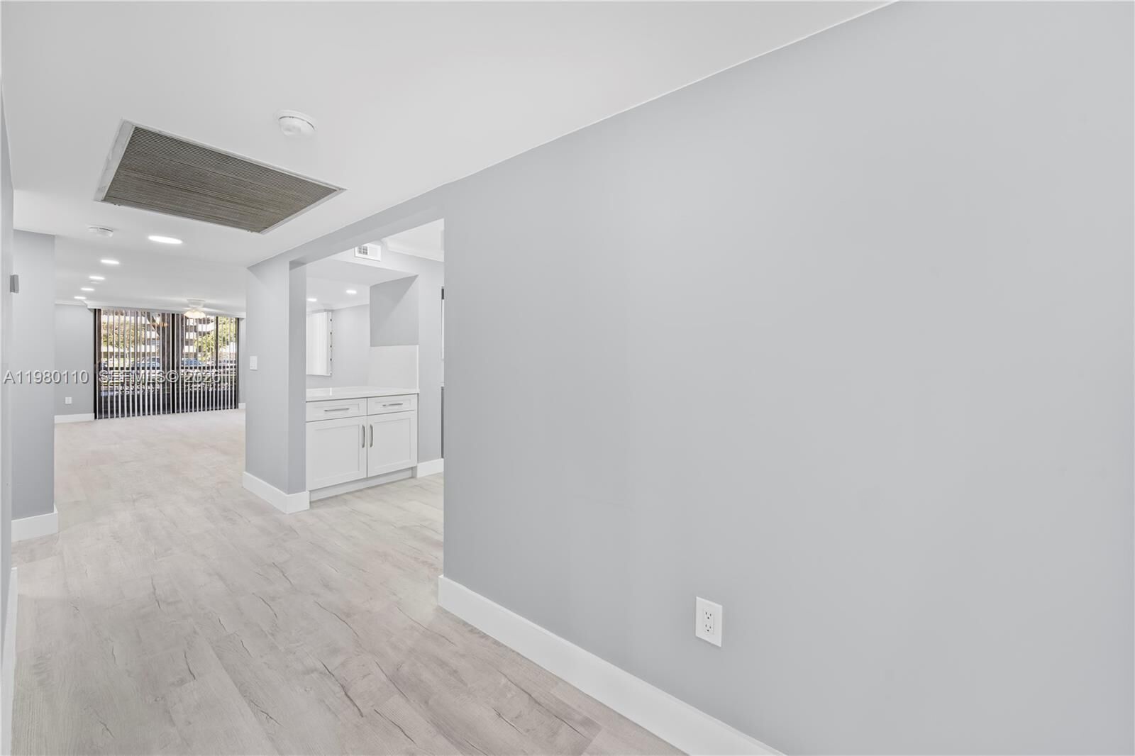 Property Photo:  1001 Colony Point Cir 114  FL 33026 