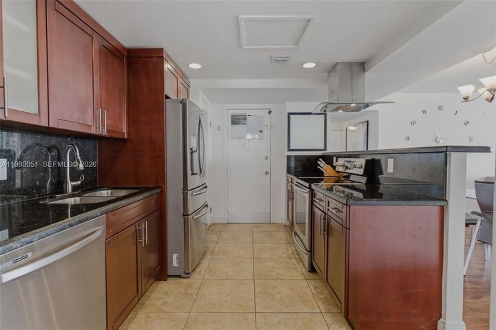 Property Photo: 2841 NE 163rd St 802 FL 33160