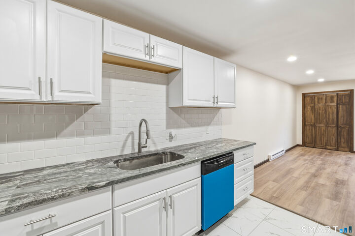 Property Photo:  275 Broad Street Apt 9  CT 06450 
