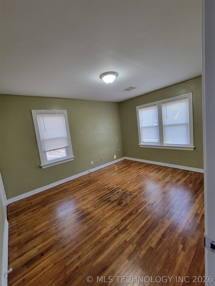 Property Photo: 2332 Manila Street OK 74403