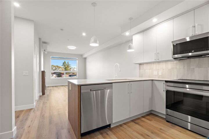 Property Photo: 2881 Leigh Rd #306 BC V9B 4G5