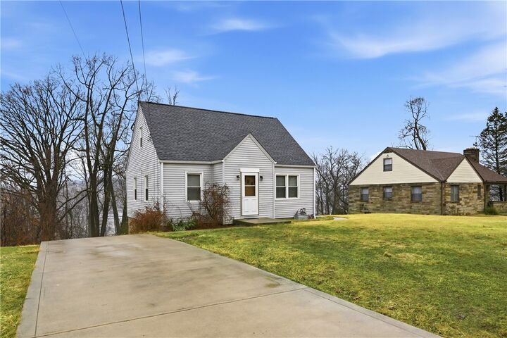 Property Photo: 264 Coraopolis Rd PA 15108