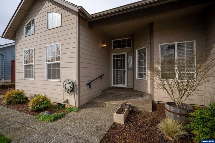 Property Photo:  5703 Flairstone Dr SE  OR 97306 