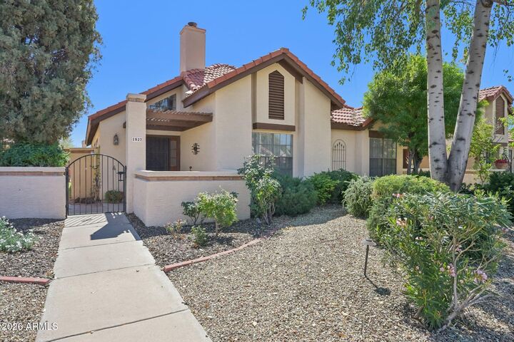 Property Photo:  1927 E Velvet Drive  AZ 85284 