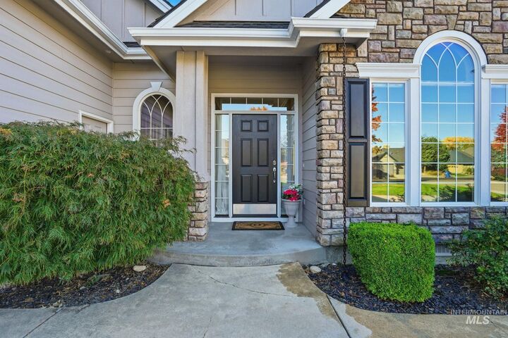 Property Photo: 1007 W Oakhampton Drive ID 83616-6783