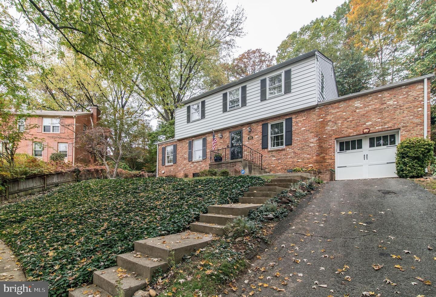 Property Photo: 926 N Kemper Street VA 22304