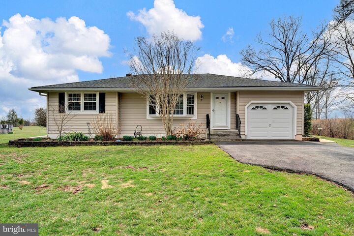 Property Photo:  88 Woosamonsa Road  NJ 08534 