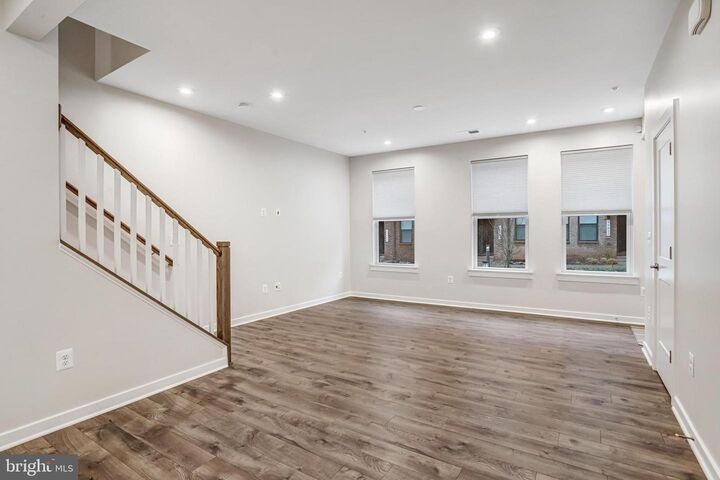 Property Photo: 44499 Wolfhound Square VA 20147