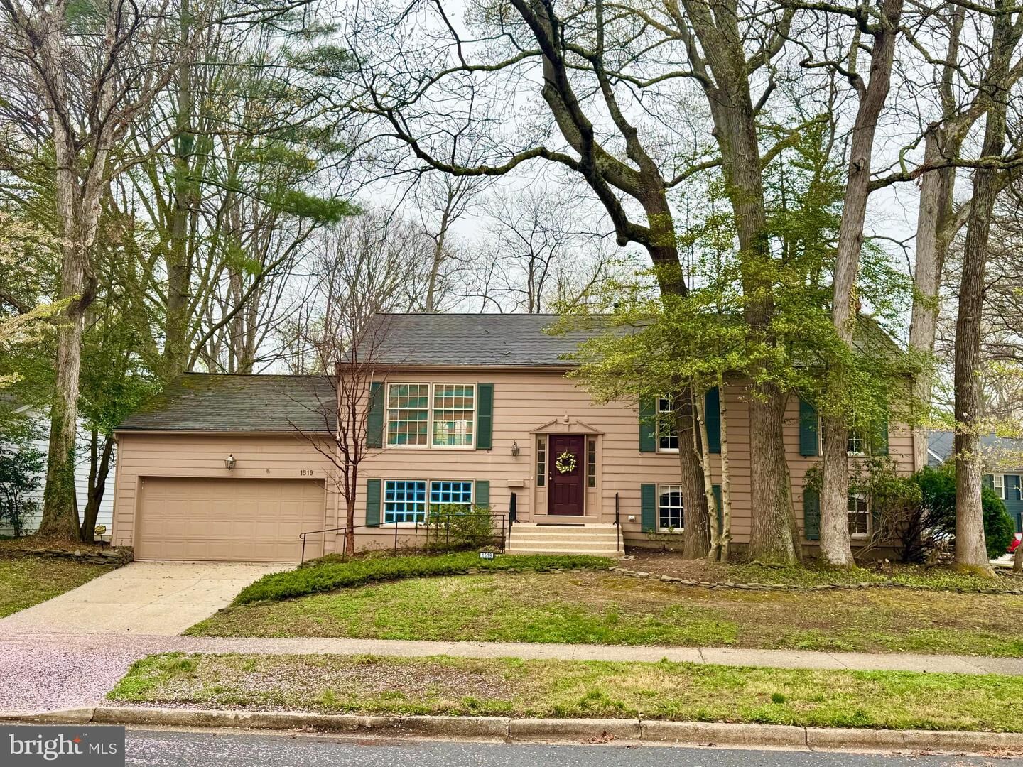 Property Photo:  1519 Crofton Parkway  MD 21114 