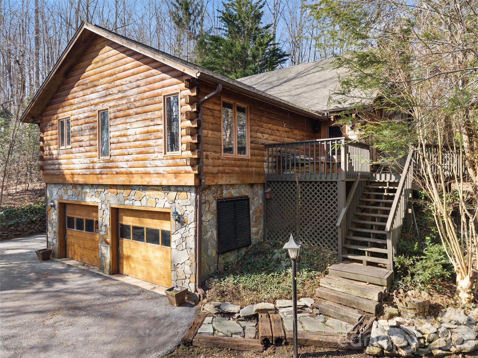 Property Photo:  6 Ravenwood Lane  NC 28742 