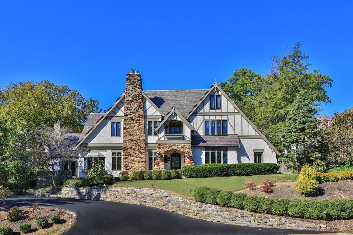 Property Photo:  1121 Edwards Road  OH 45208 