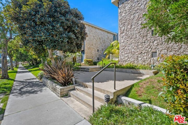 Property Photo:  13231 Fiji Way  CA 90292 