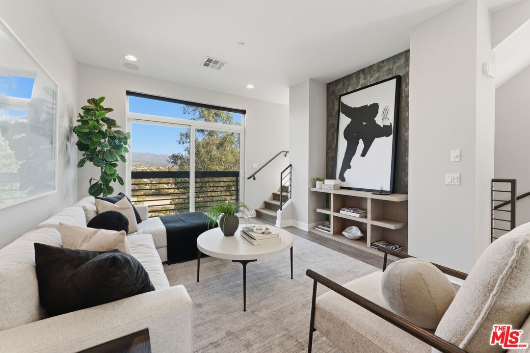 Property Photo:  2753 Waverly Dr  CA 90039 