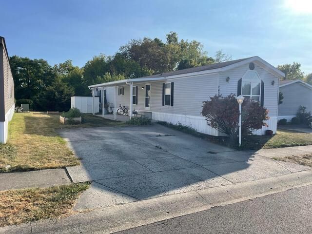 Property Photo: 2407 Bluff Run Drive OH 43123