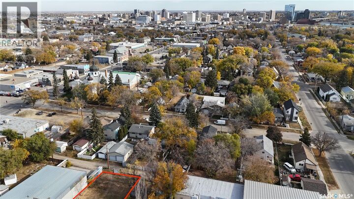 Property Photo:  320 K Avenue S  SK S7M 2E1 