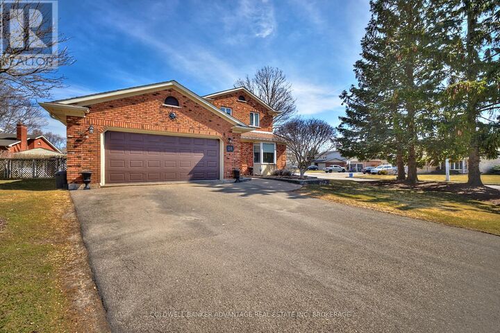 Photo de la propriété:  28 Dixon Crescent  ON L3C 6P4 