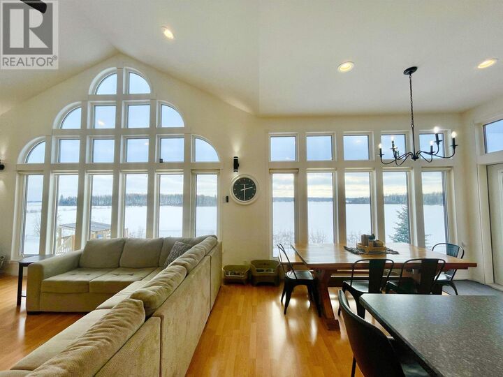 Photo de la propriété:  100 Edgewater Dr  ON P8N 3K2 