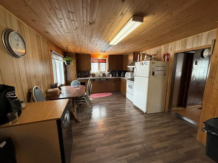 Property Photo:  805 Broadway Street  MB R0K 0L0 