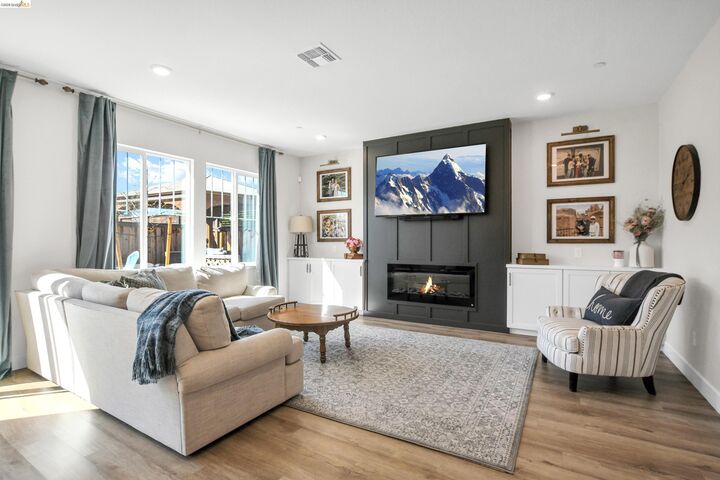 Property Photo:  629 Pipa Lane  CA 94561 