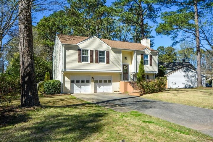 Property Photo: 115 Arborfield Way GA 30022