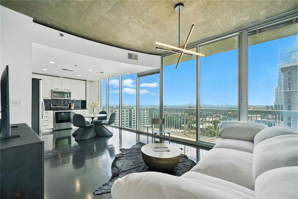 Property Photo:  3324 Peachtree Road 1712  GA 30326 