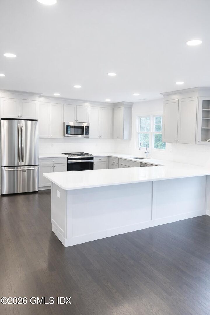 Property Photo: 89 W View Street 2nd Floor CT 06830