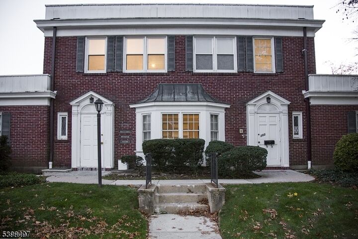 Property Photo:  203 Lawrence Street 1  NJ 07090 