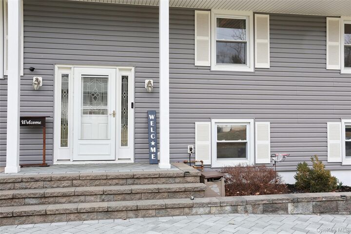 Property Photo:  6 Hemlock Lane  NY 10984 