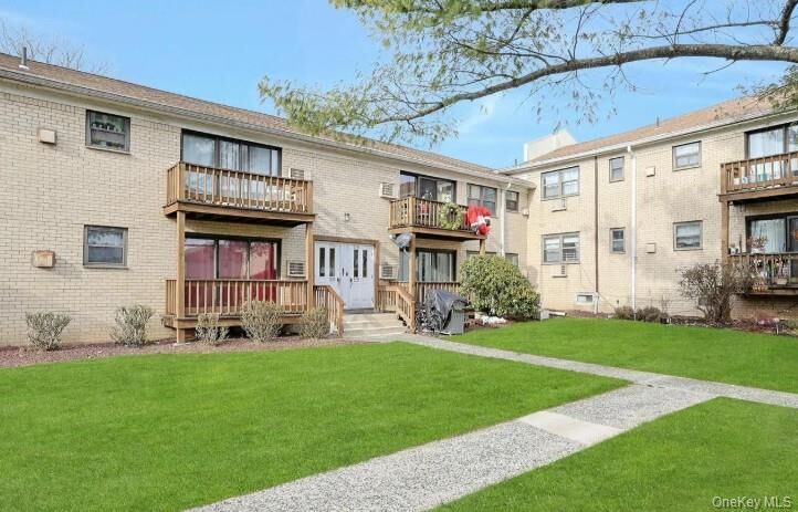 Property Photo:  285 Sneden Place 285  NY 10977 