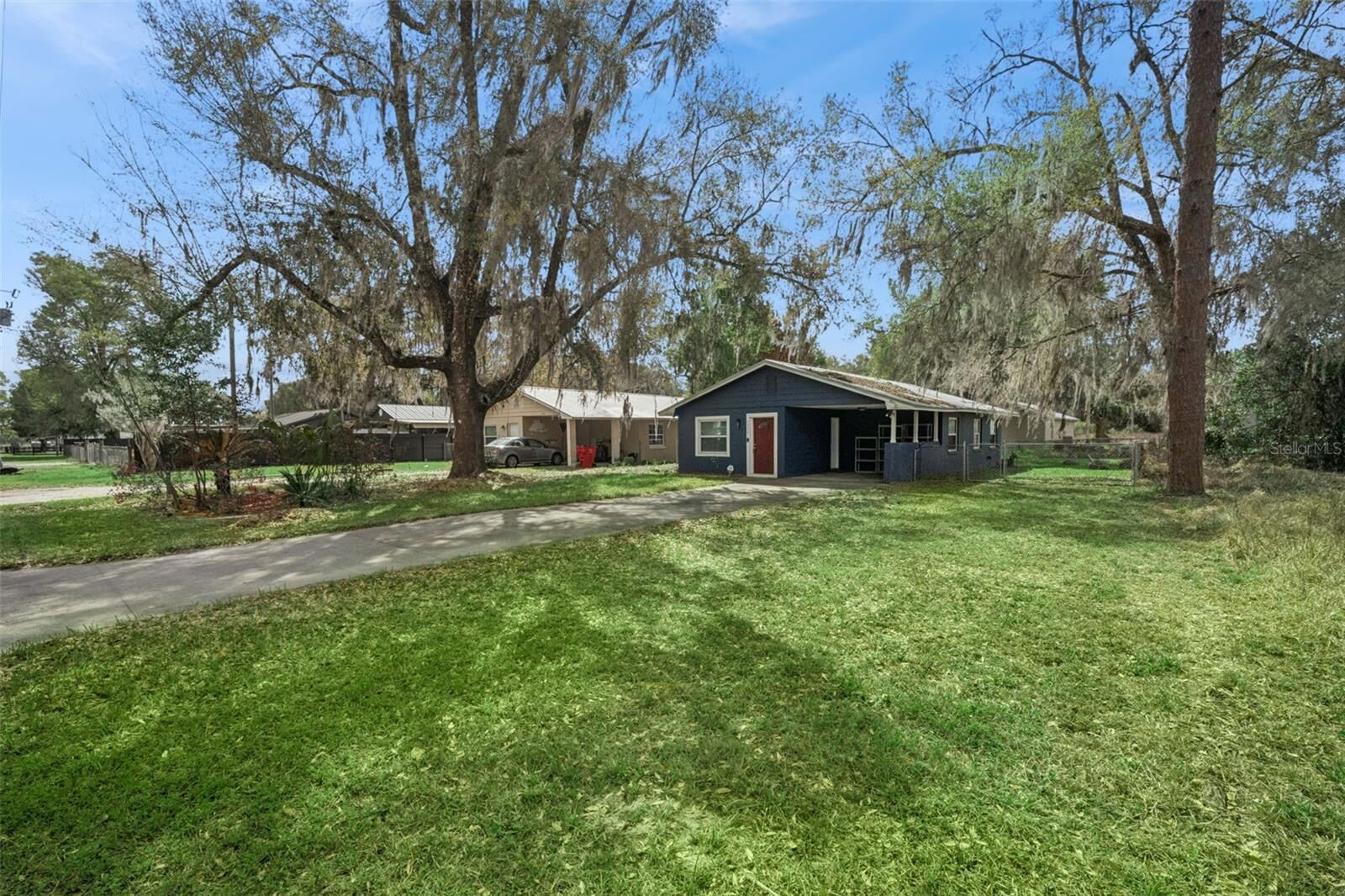 Property Photo: 1355 Cr 604 FL 33513
