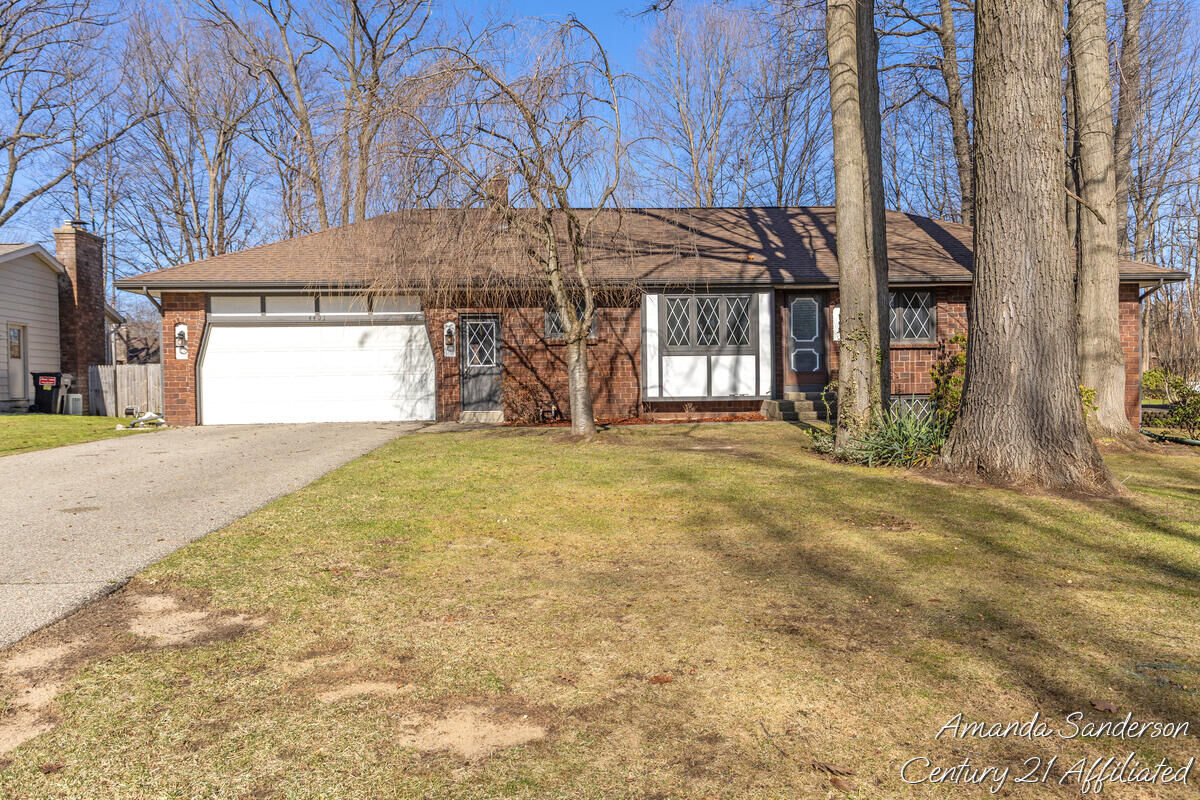 Property Photo:  4403 Stratford Court  MI 49426 