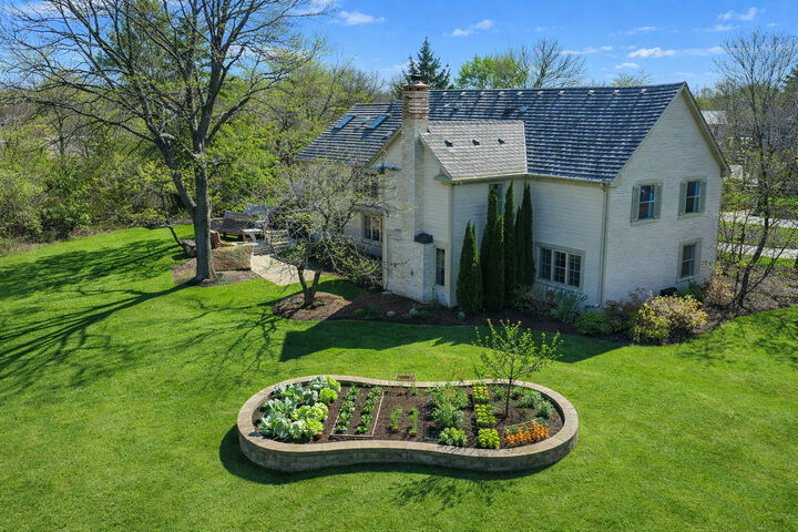 Property Photo:  4 Ashford Court  IL 60010 